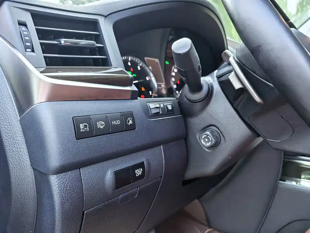 Lexus LX — фото 25