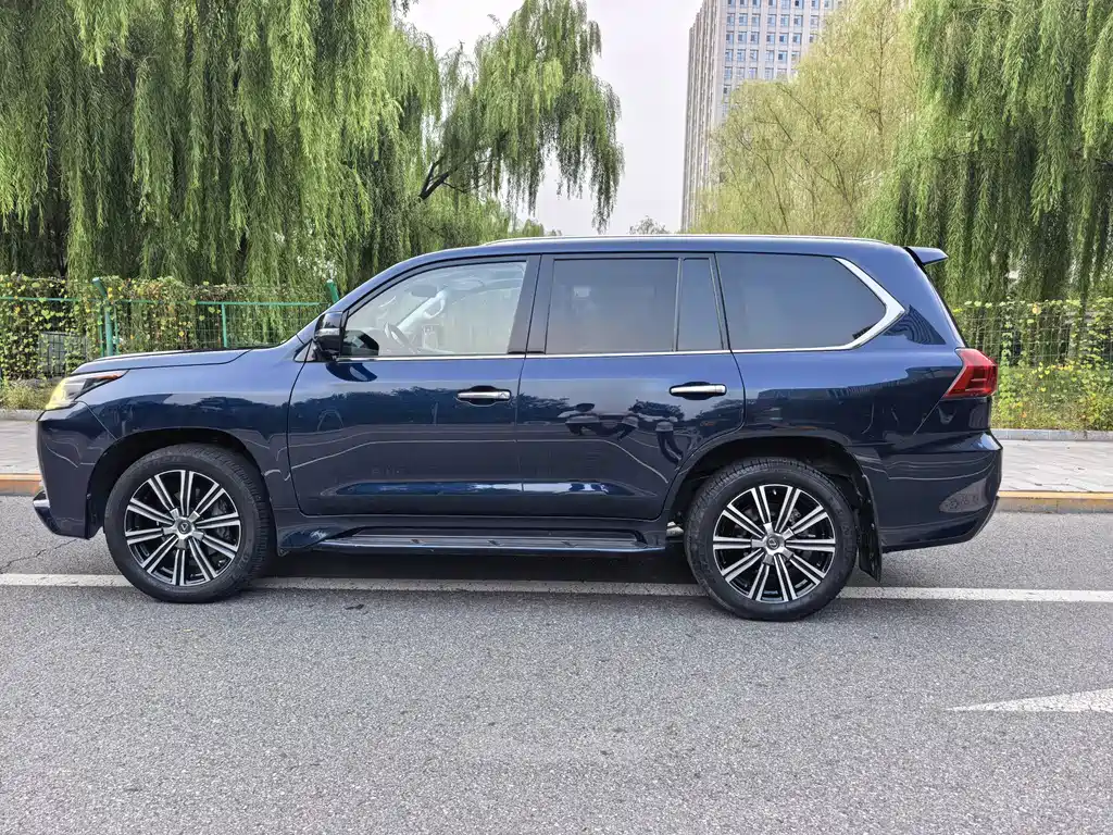 Lexus LX — фото 4