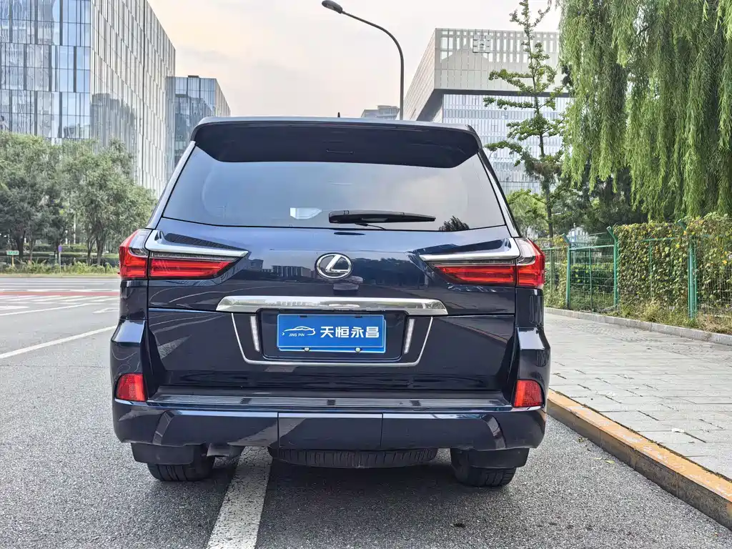 Lexus LX — фото 6
