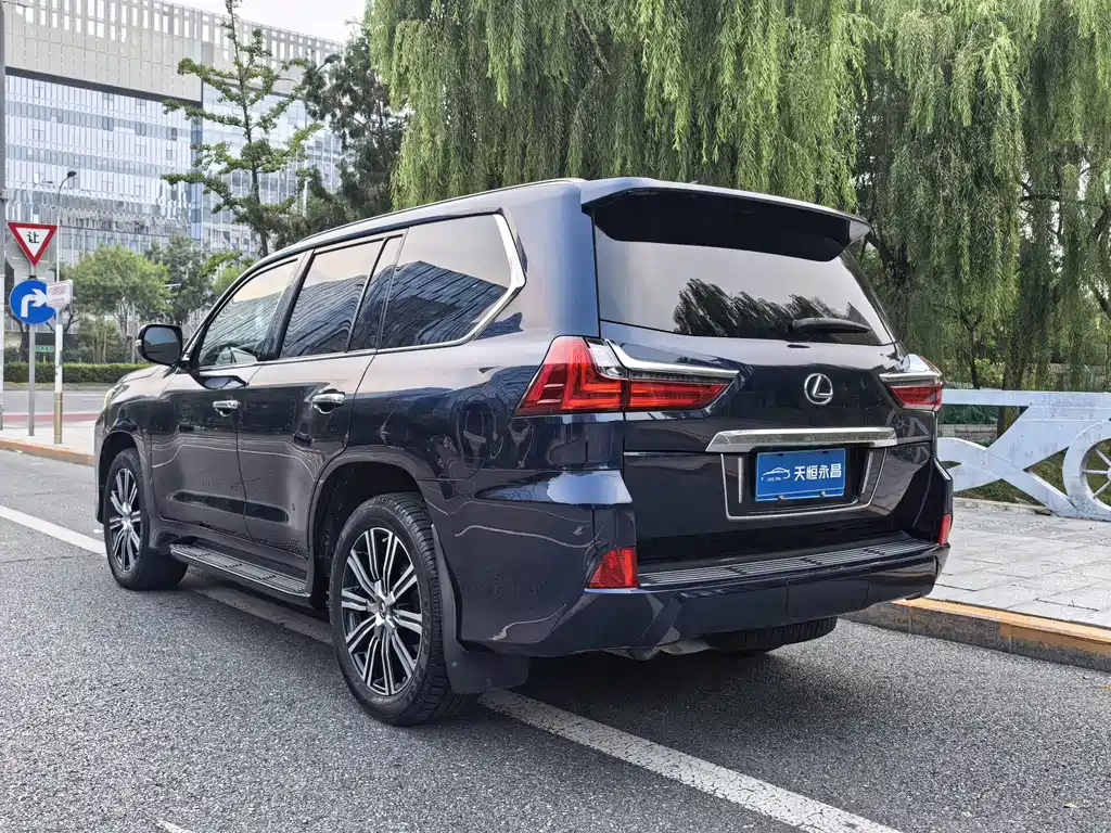 Lexus LX — фото 7