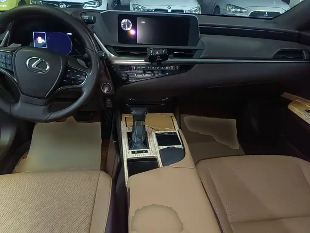 Lexus ES — фото 10