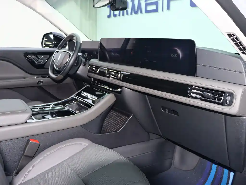 Lincoln Aviator — фото 14