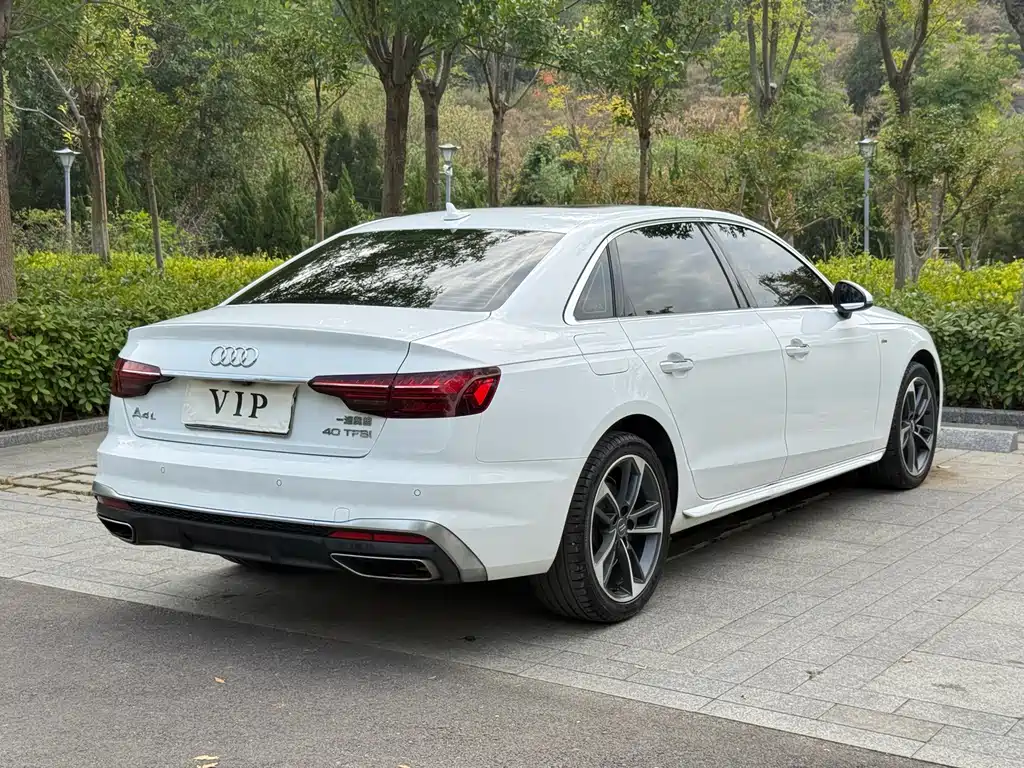 Audi A4L — фото 5