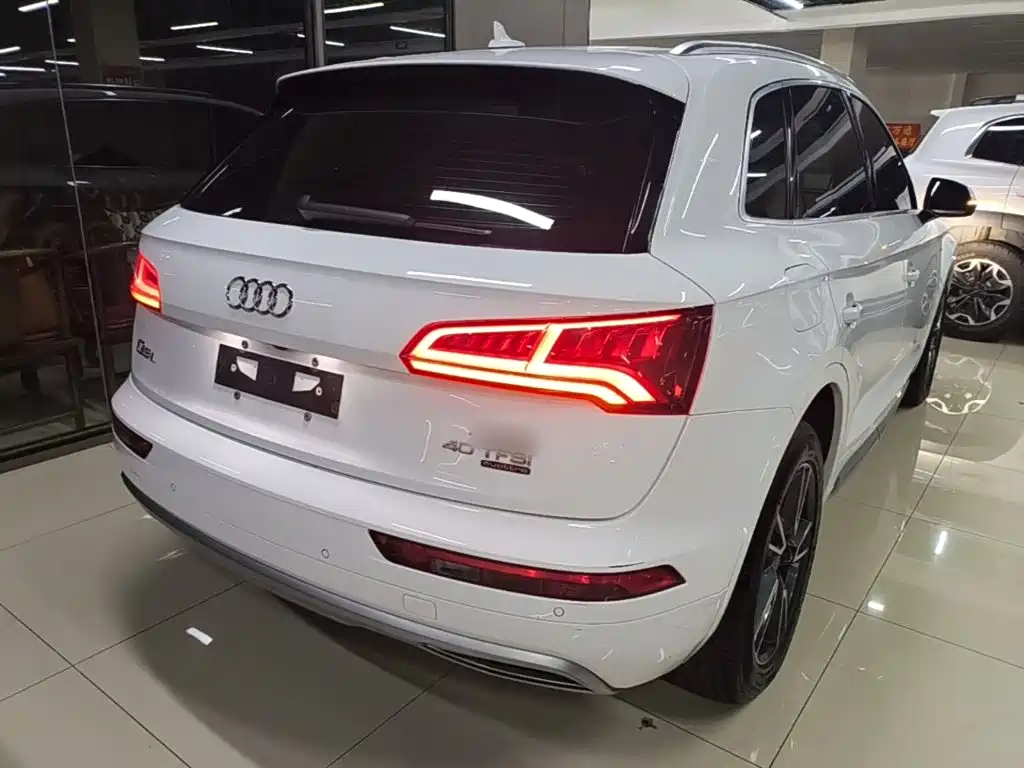 Audi Q5L — фото 7