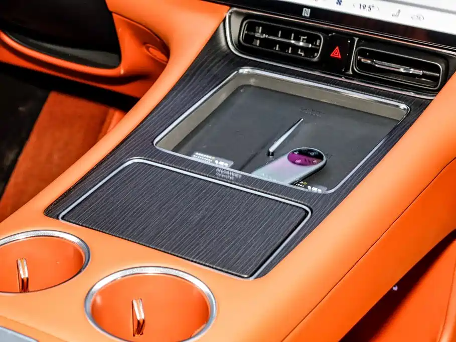 AITO AITO M8 — фото 33