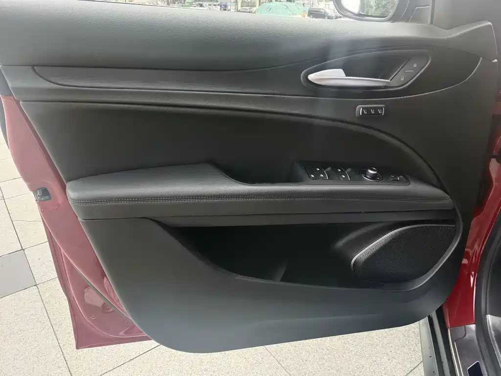 Alfa Romeo Stelvio — фото 13