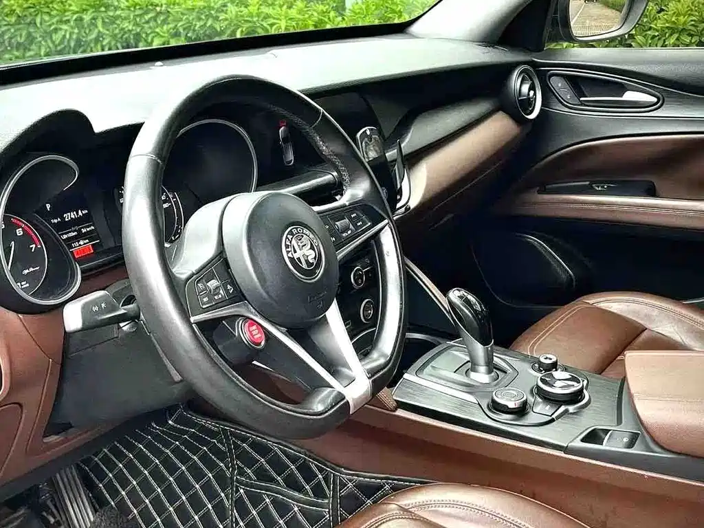 Alfa Romeo Stelvio — фото 5