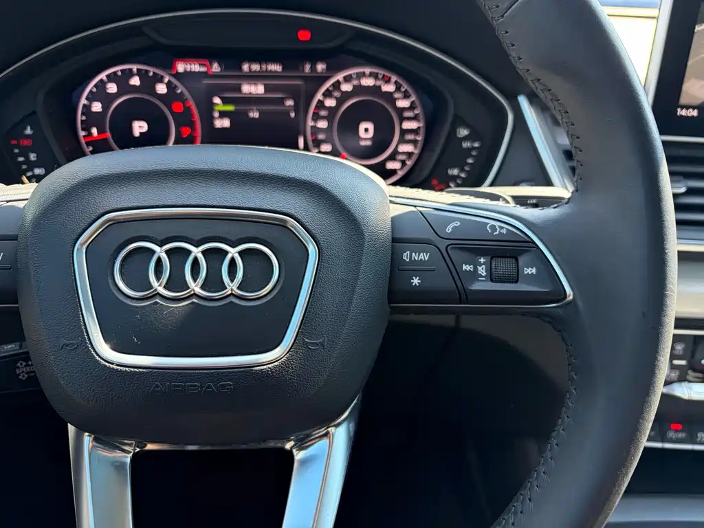 Audi Q5L — фото 13