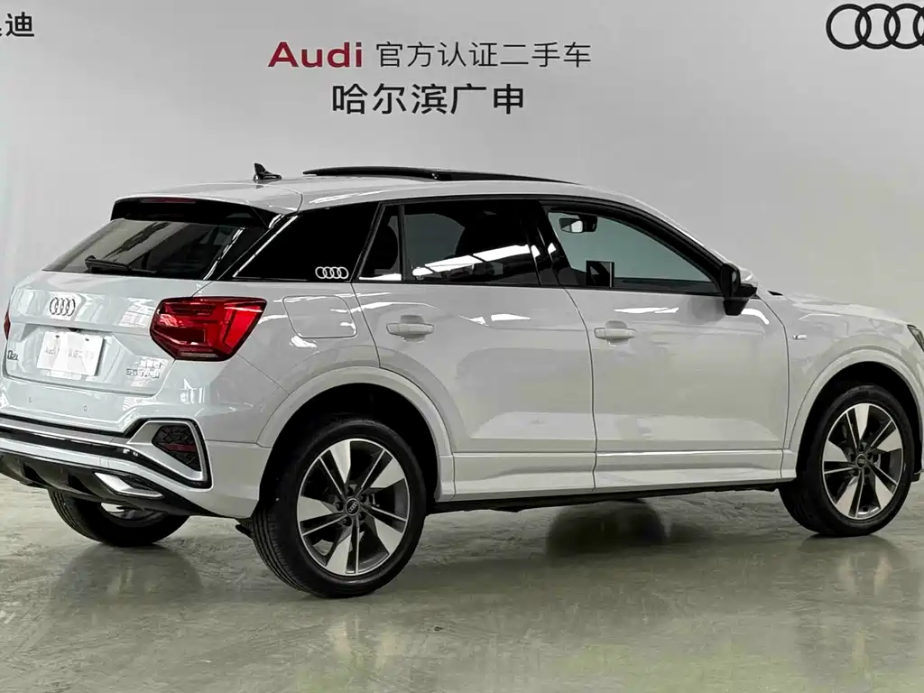 Audi Q2L — фото 2