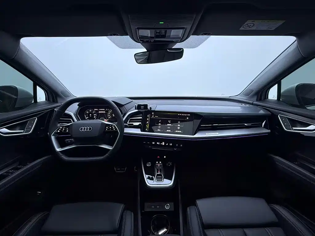 Audi Q4 e-tron — фото 11