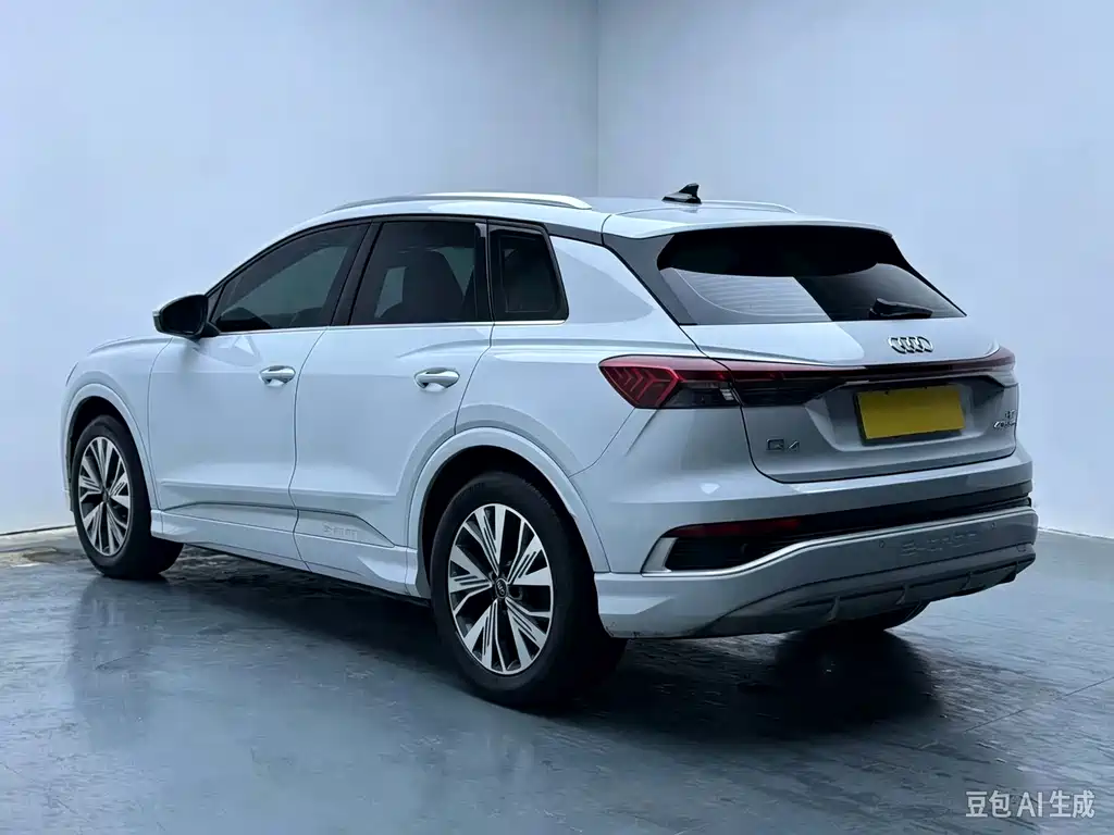 Audi Q4 e-tron — фото 4