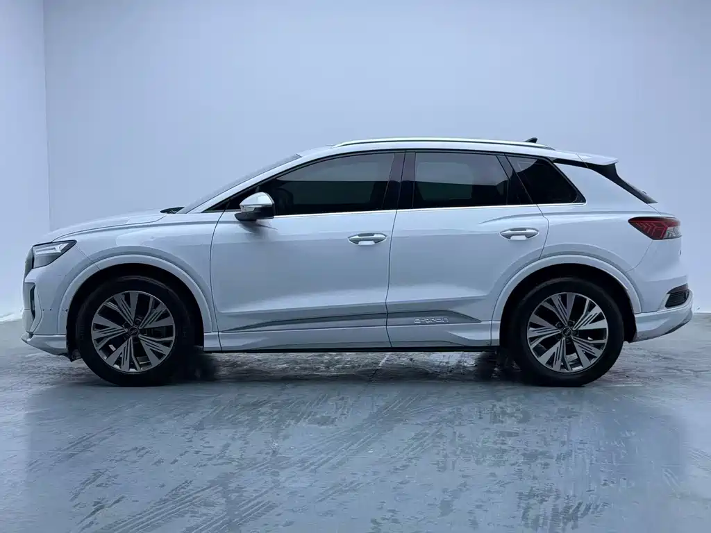 Audi Q4 e-tron — фото 7