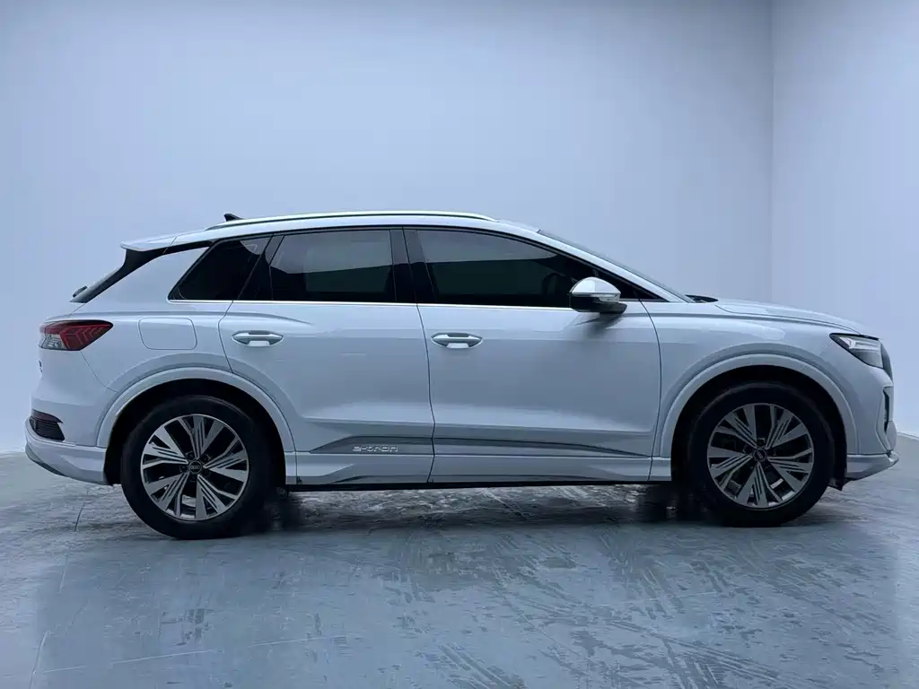 Audi Q4 e-tron — фото 8