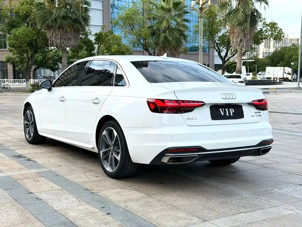 Audi A4L — фото 7