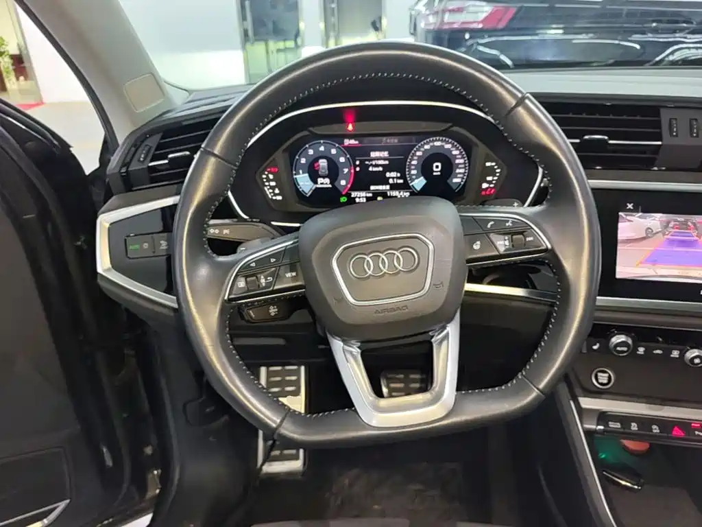 Audi Q3 — фото 11