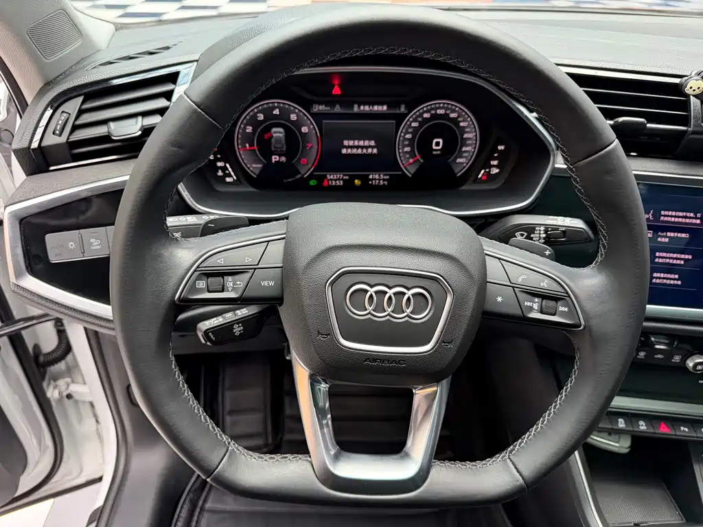Audi Q3 — фото 11