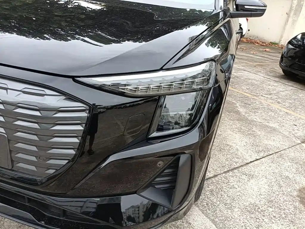 Audi Q5 e-tron — фото 24