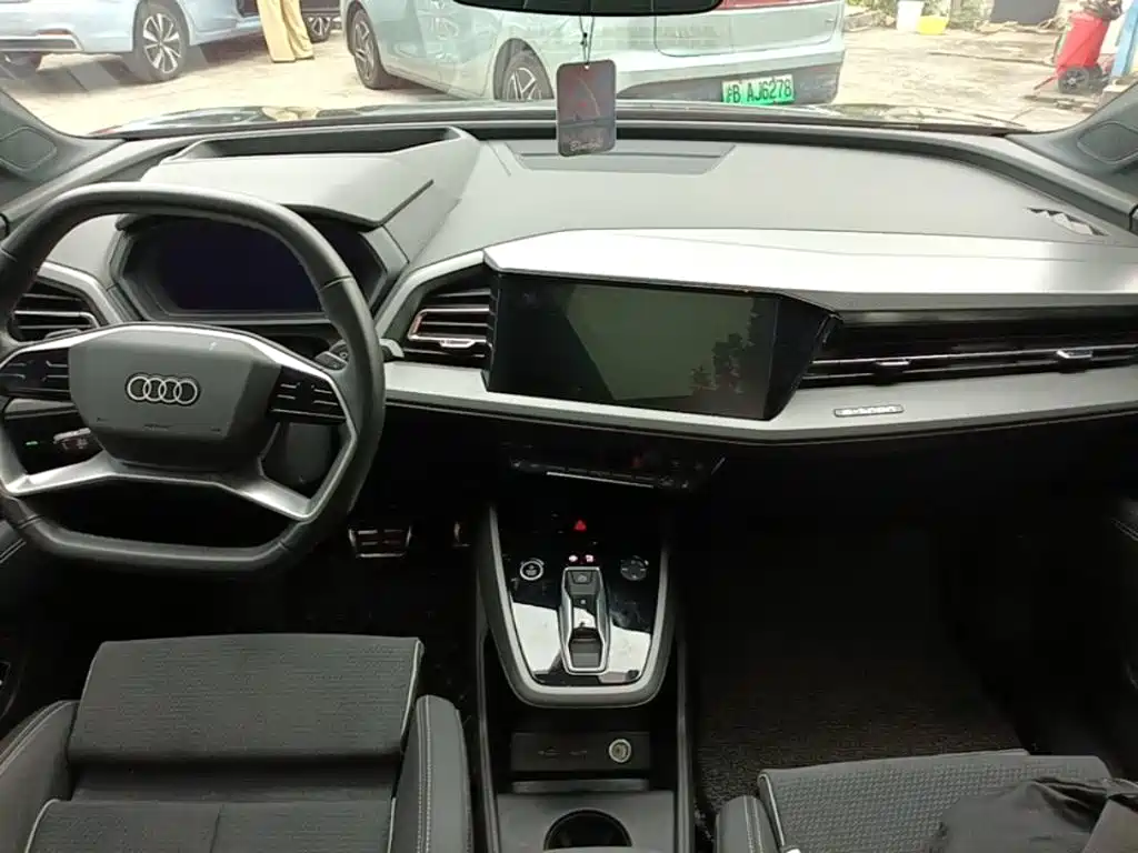 Audi Q5 e-tron — фото 10
