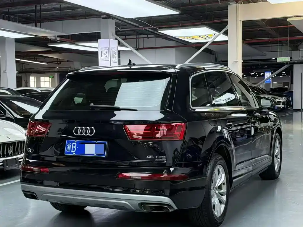 Audi Q7 — фото 8