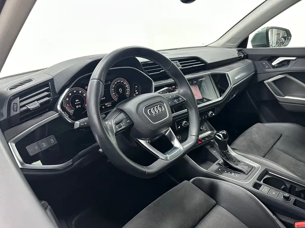 Audi Q3 — фото 9