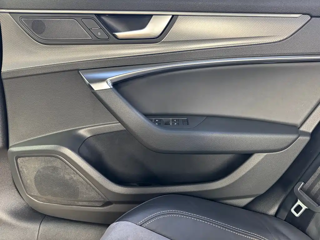 Audi A6L — фото 18