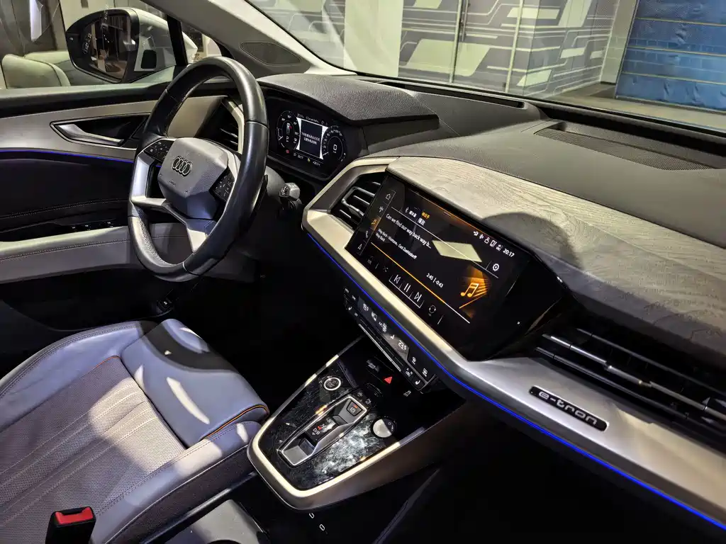 Audi Q5 e-tron — фото 8