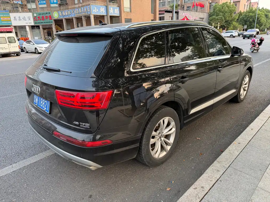 Audi Q7 — фото 10