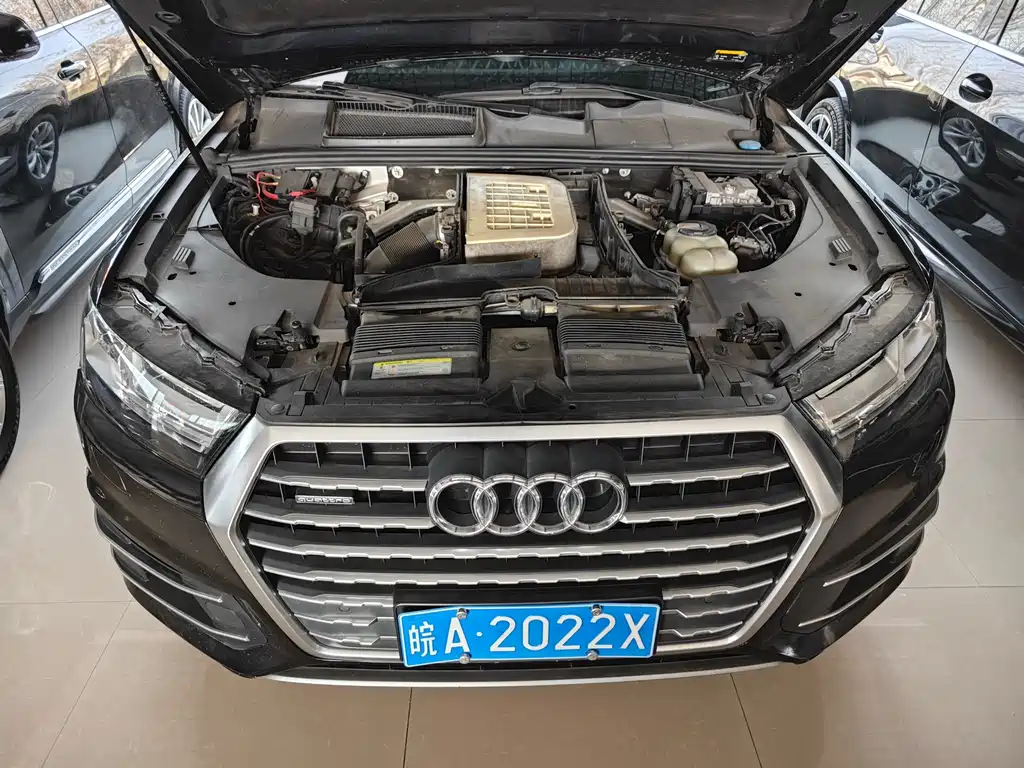 Audi Q7 — фото 10