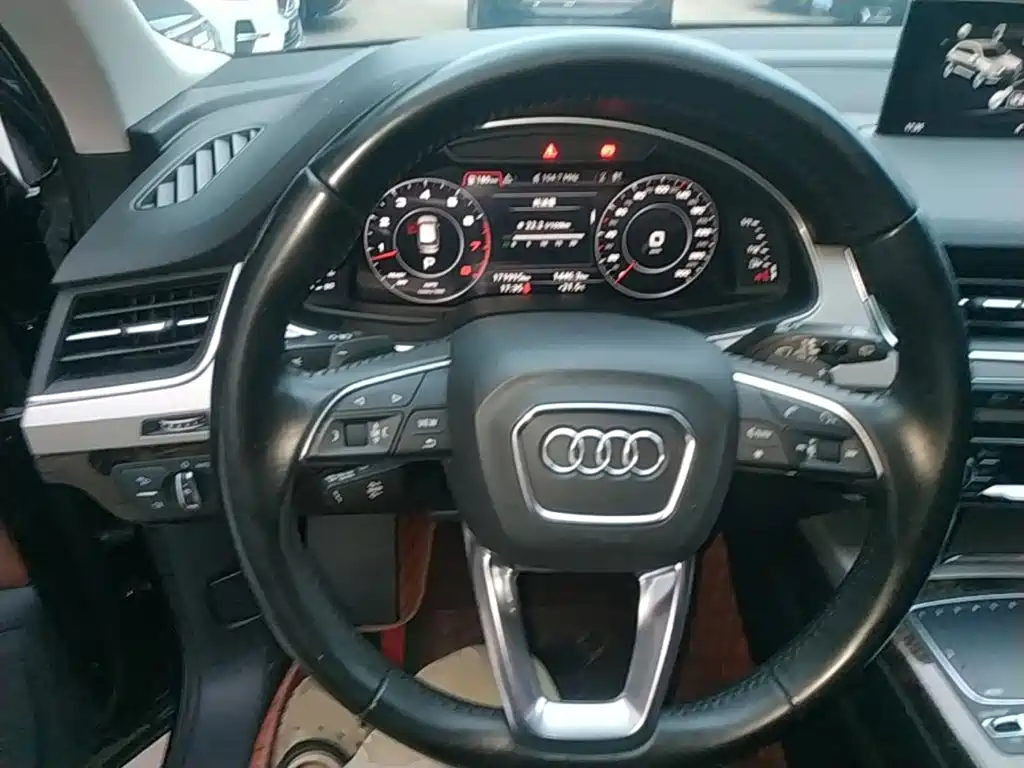Audi Q7 — фото 11
