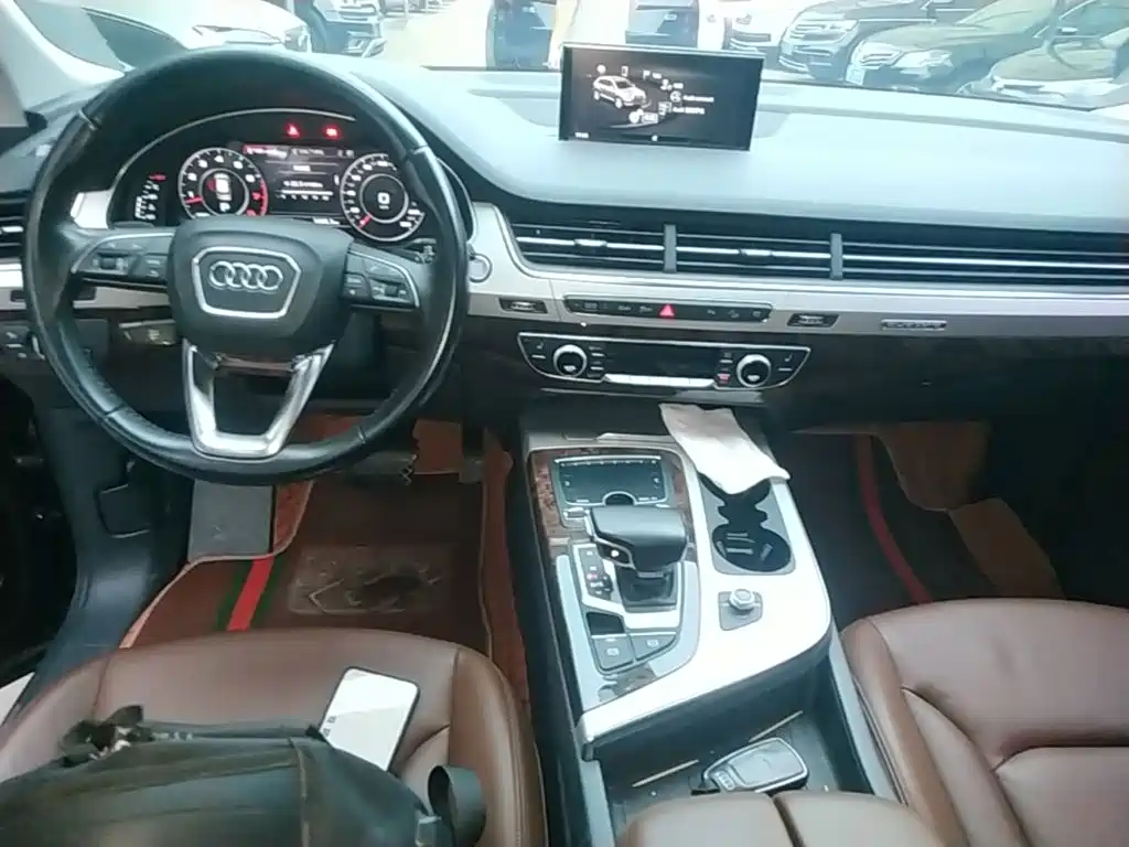 Audi Q7 — фото 10