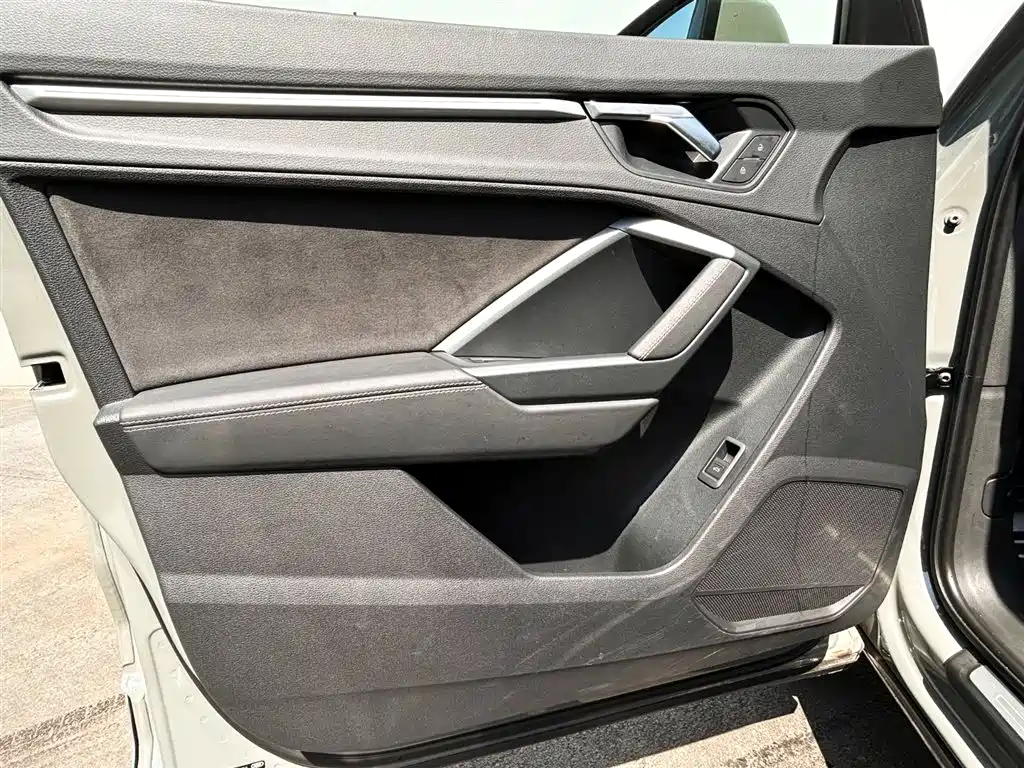 Audi Q3 — фото 11
