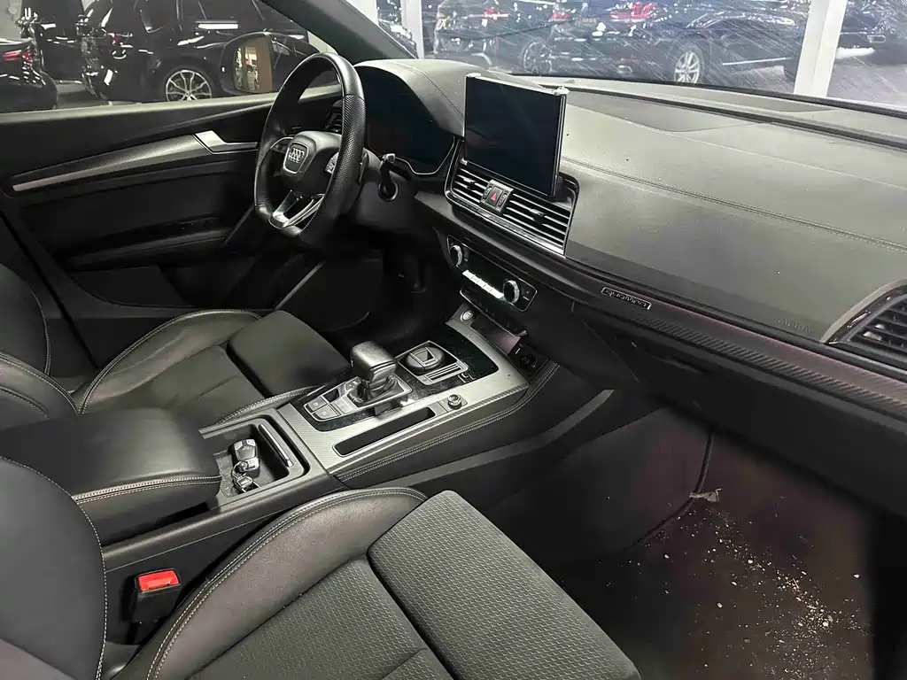Audi Q5L Sportback — фото 16