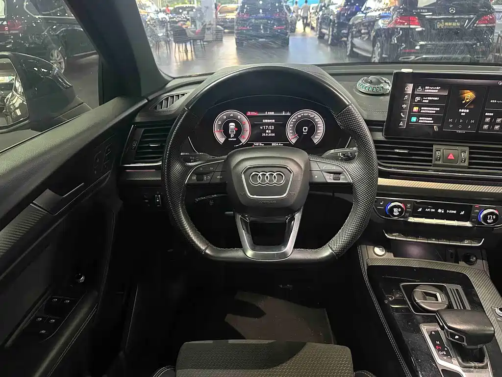 Audi Q5L Sportback — фото 18