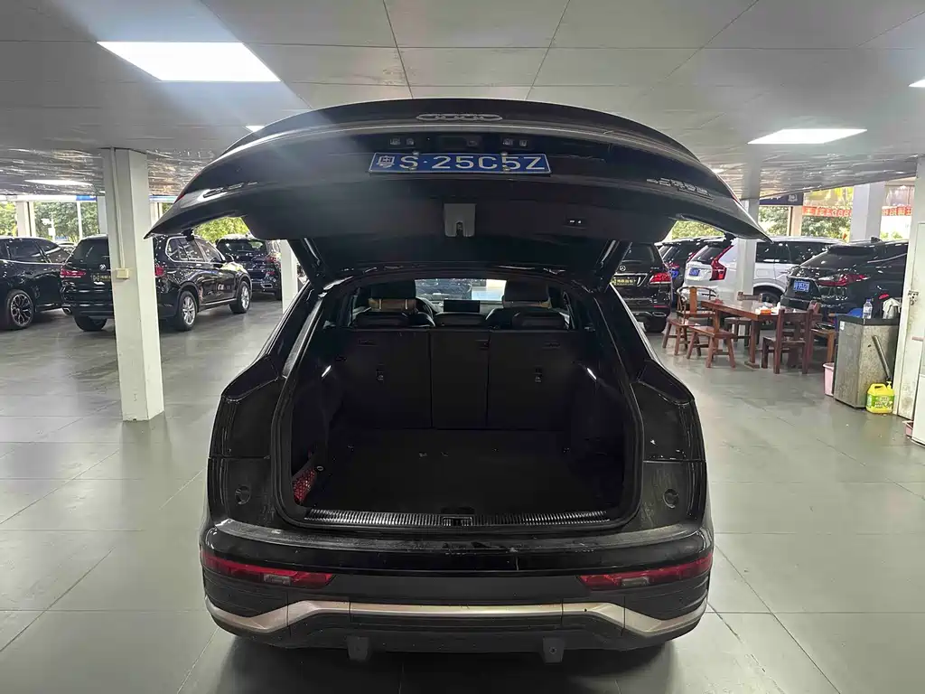 Audi Q5L Sportback — фото 20