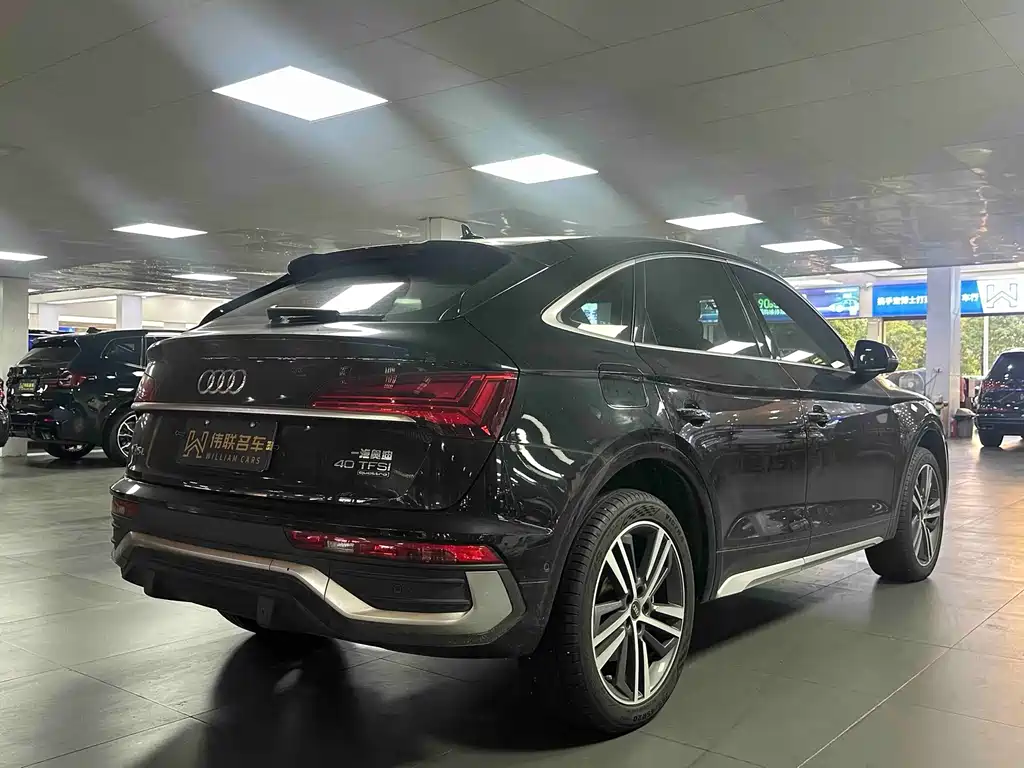 Audi Q5L Sportback — фото 4