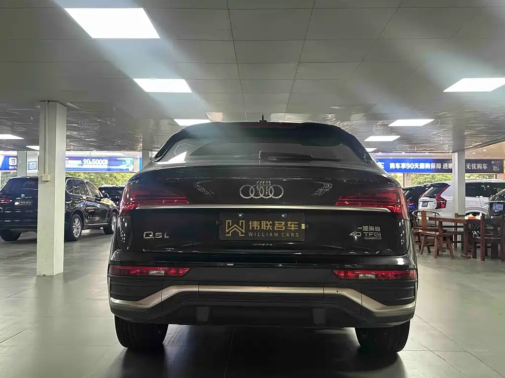 Audi Q5L Sportback — фото 5