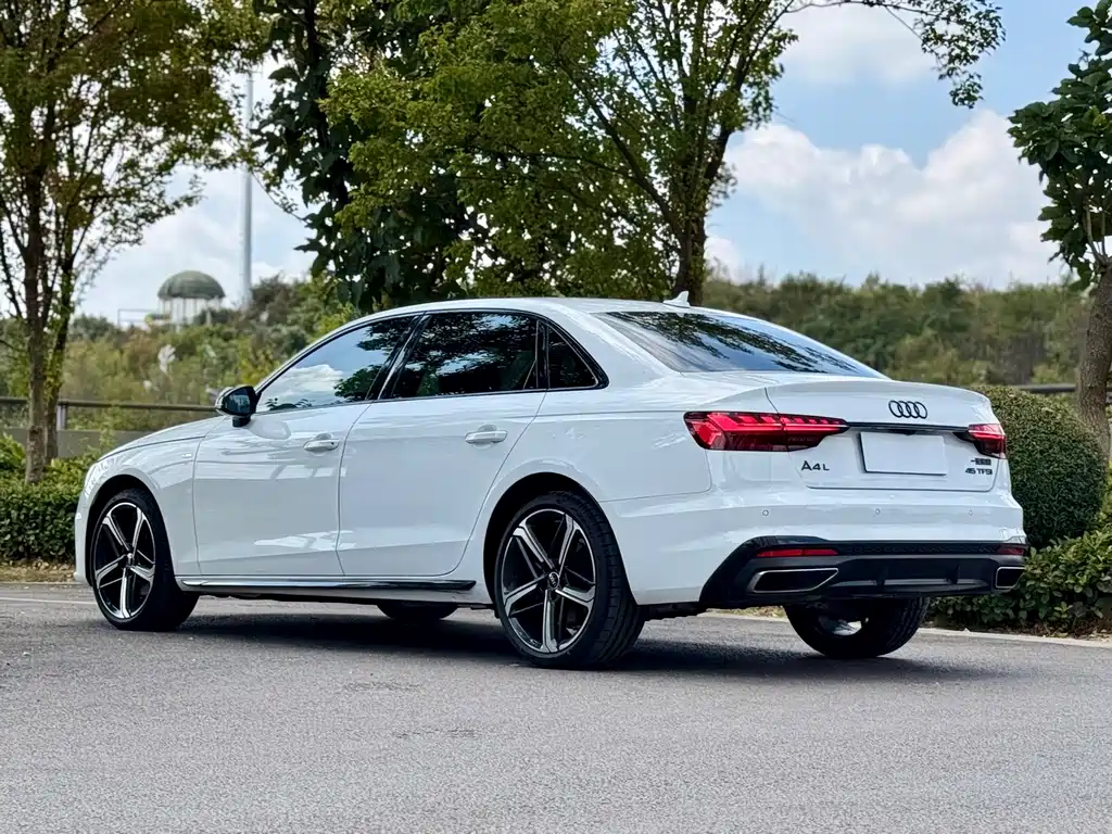 Audi A4L — фото 7