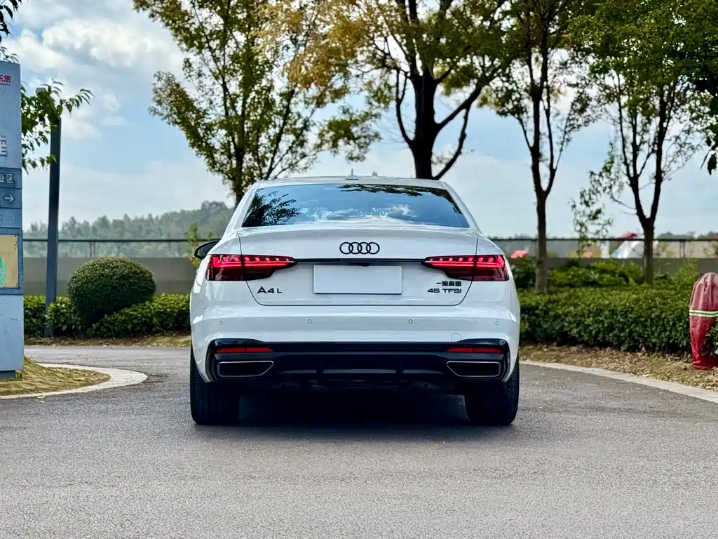 Audi A4L — фото 8