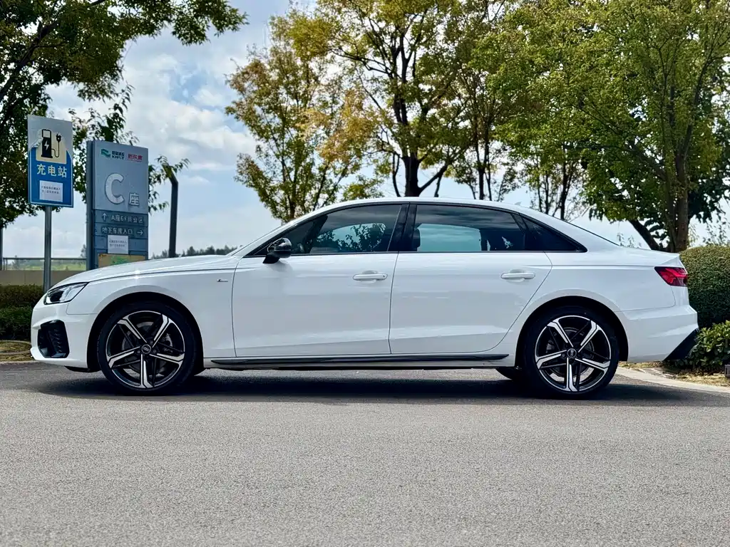 Audi A4L — фото 10