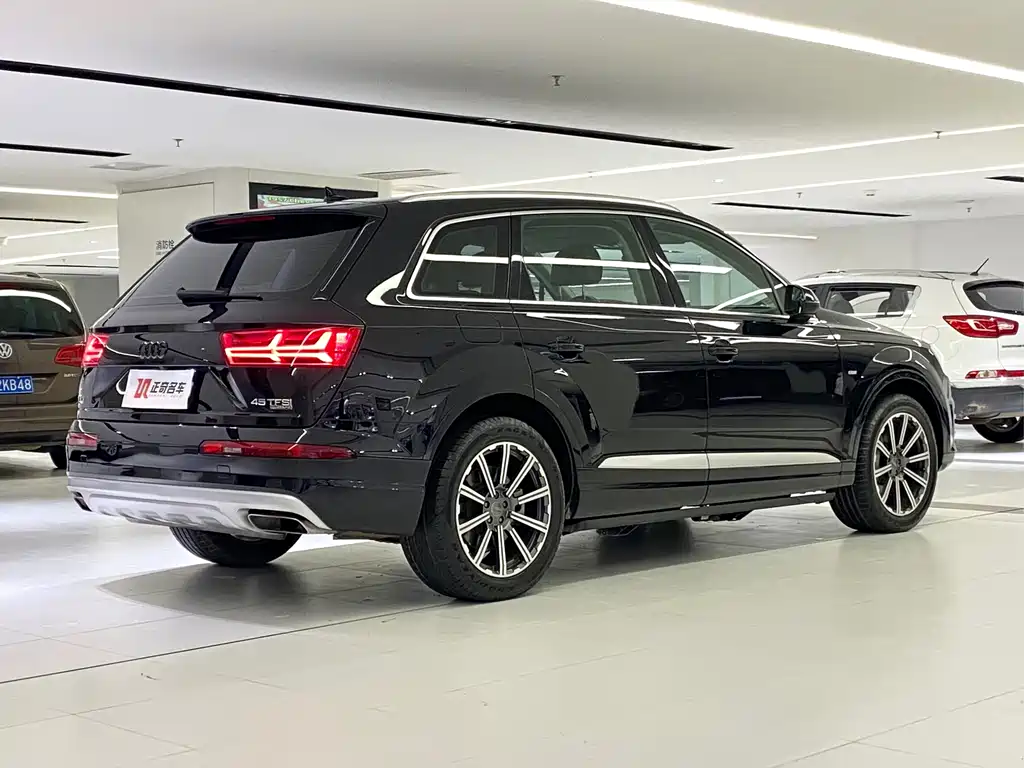 Audi Q7 — фото 3