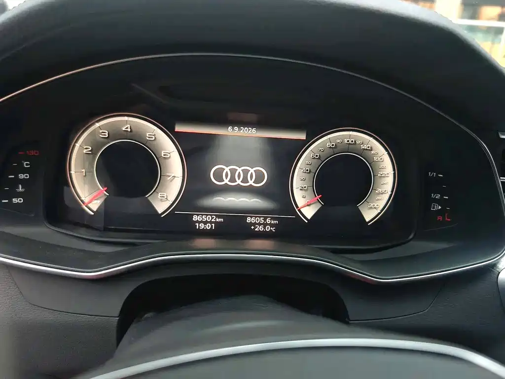 Audi A6L — фото 10