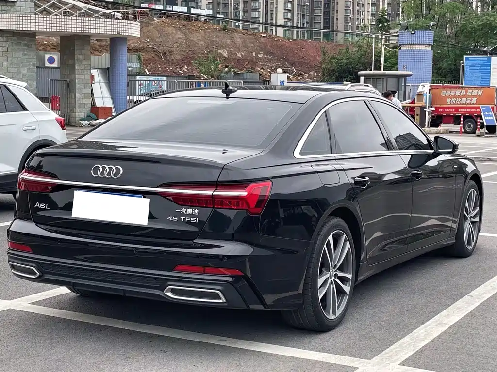 Audi A6L — фото 9