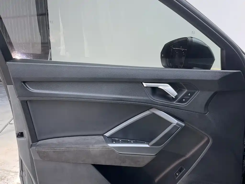Audi Q3 Sportback — фото 11