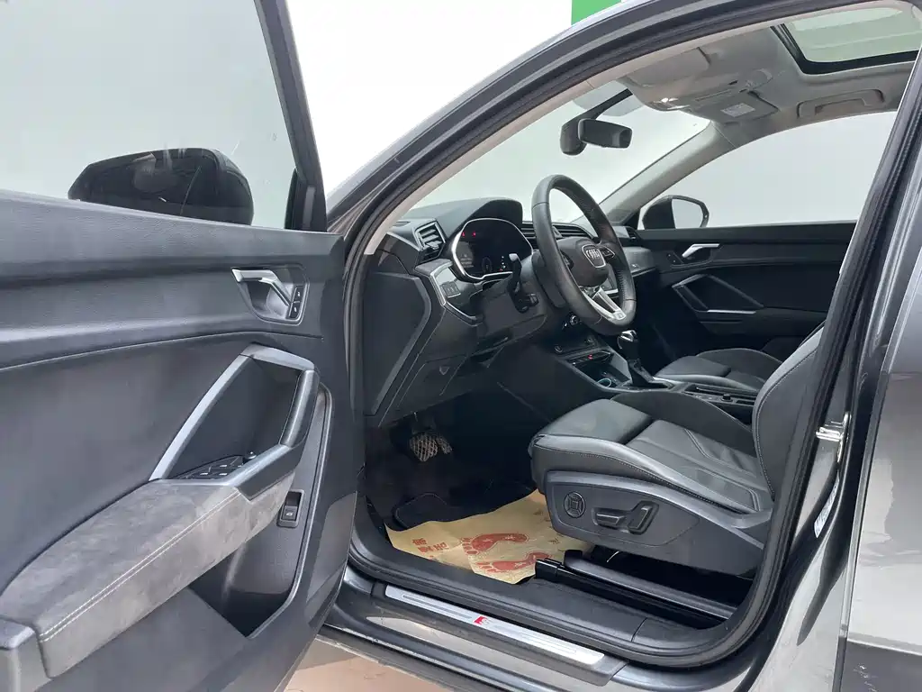 Audi Q3 Sportback — фото 23