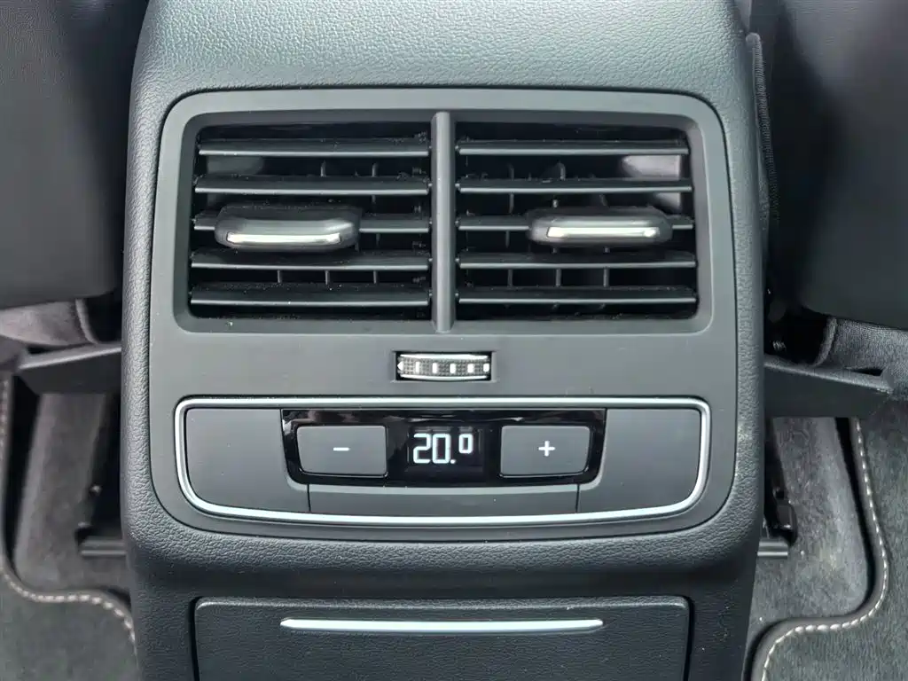 Audi A4L — фото 21
