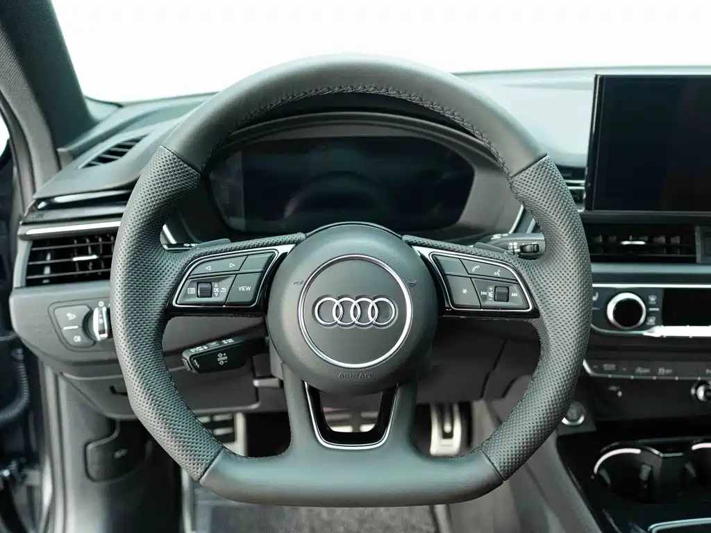 Audi A4L — фото 13