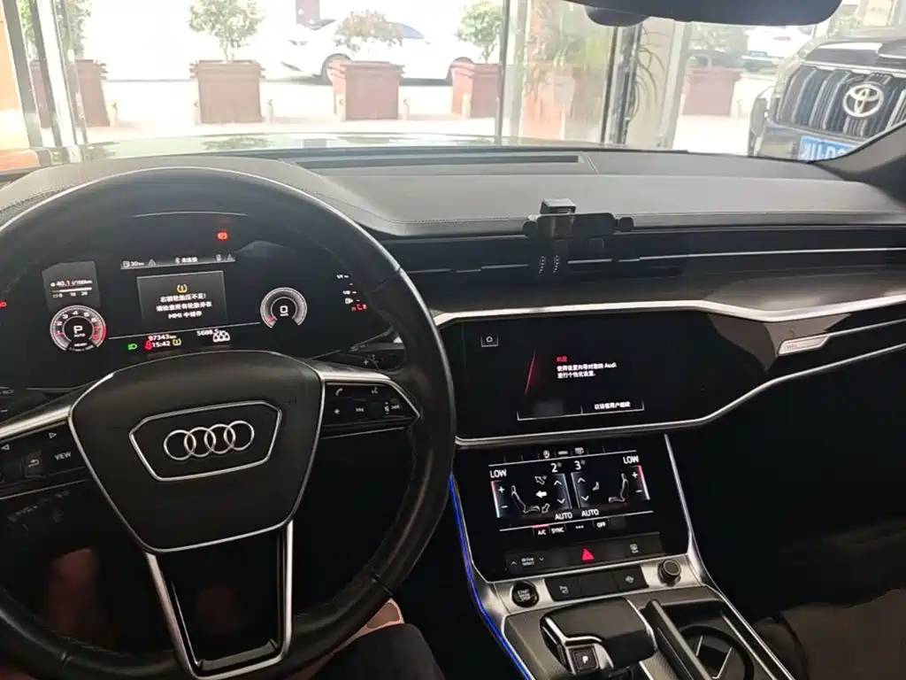 Audi A6L — фото 10