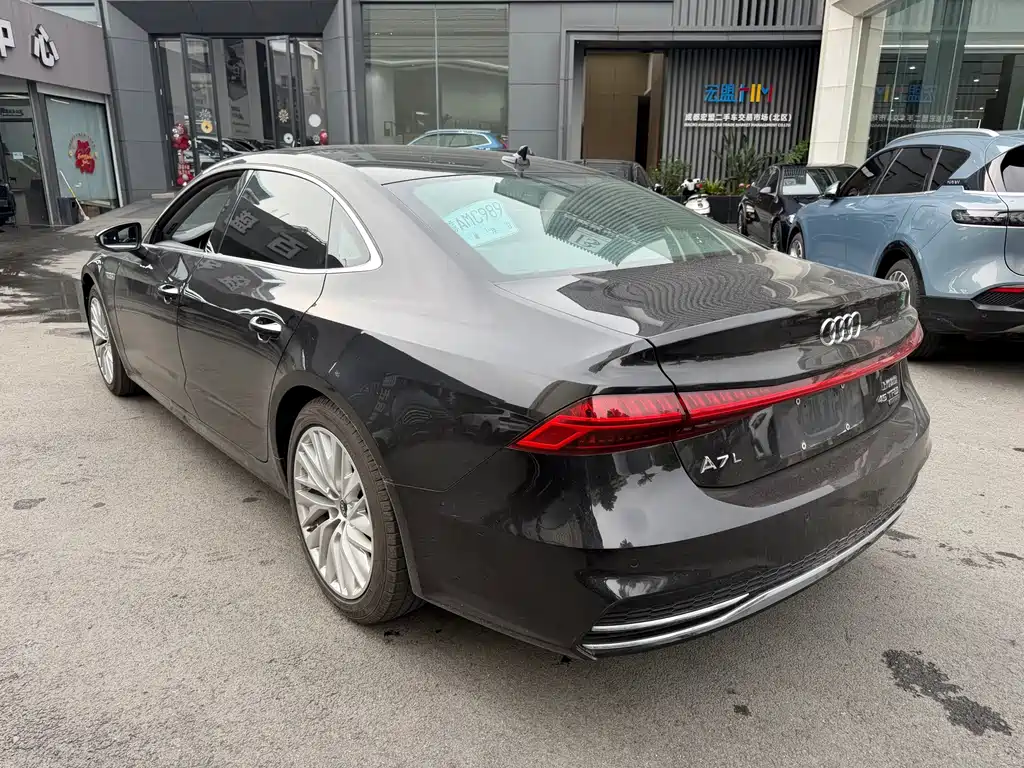 Audi A7L — фото 7