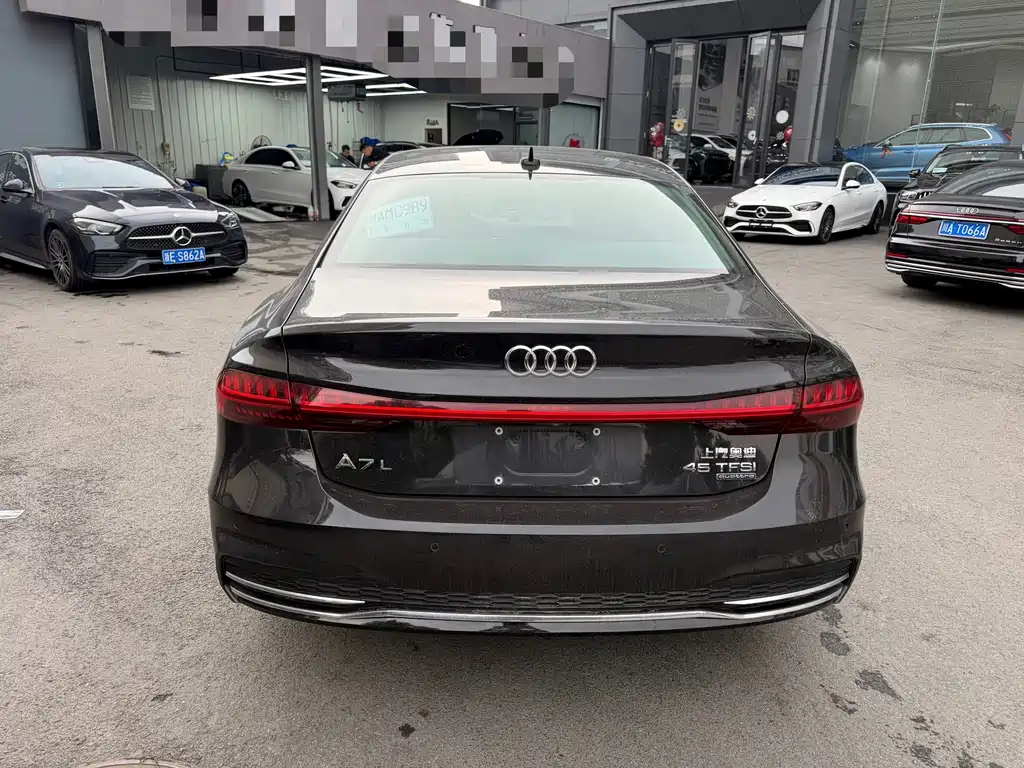 Audi A7L — фото 8
