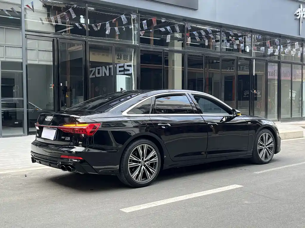 Audi A6L — фото 6